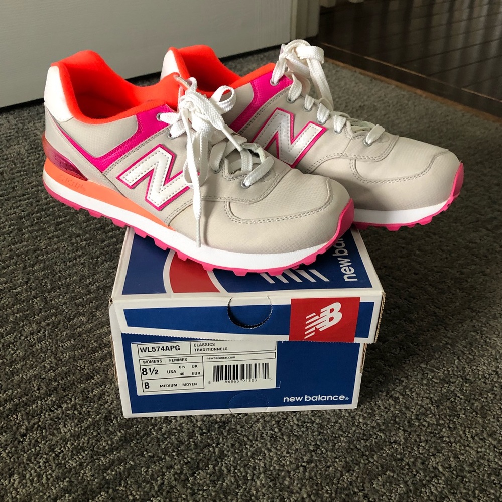 New Balance 574s 🧡🤍💕